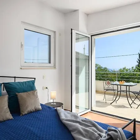 In With Swimming Pool Villa Rakalj