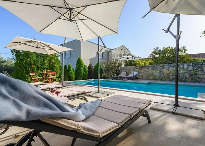 In With Swimming Pool Rakalj