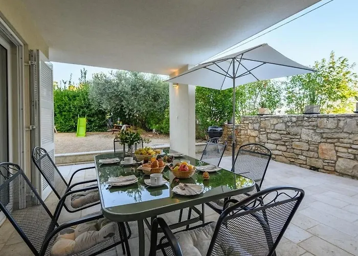 In With Swimming Pool