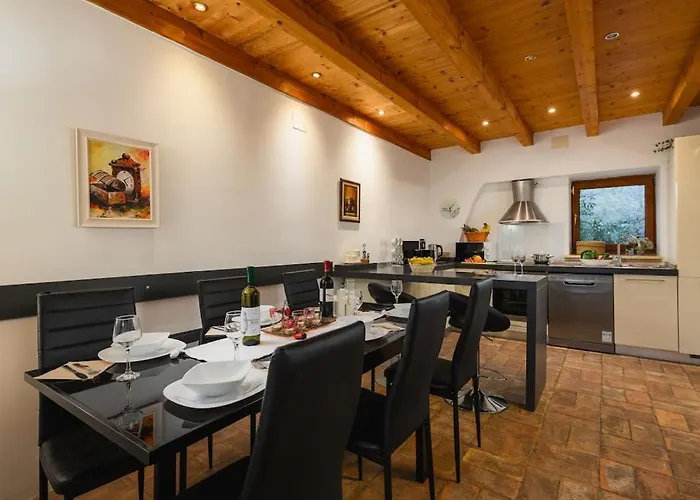 In With Swimming Pool Villa Rakalj