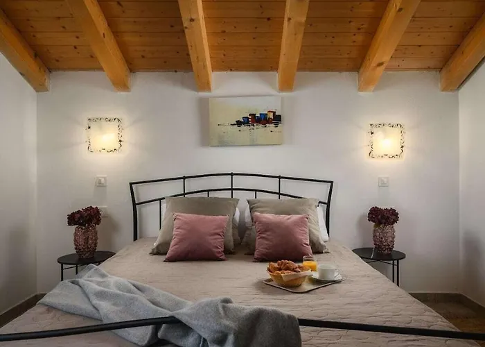 In With Swimming Pool Villa Rakalj