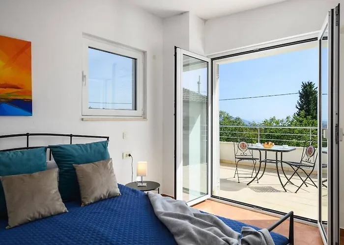 In With Swimming Pool Villa Rakalj